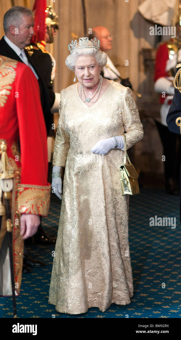 La Gran Bretagna è la Regina Elisabetta II alla apertura della condizione del Parlamento presso il Palazzo di Westminster a Londra centrale Foto Stock