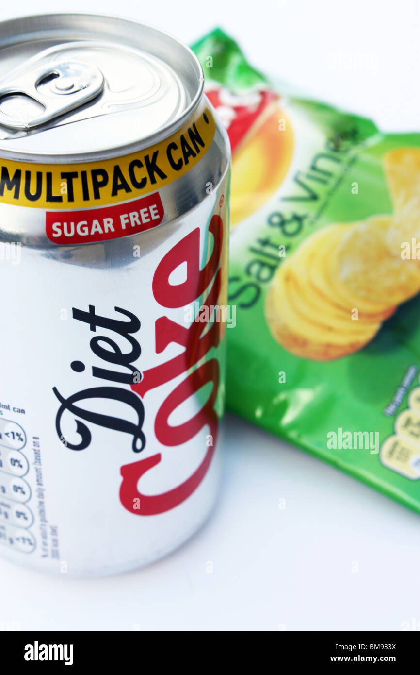 A ora di pranzo snack costituito da un sacchetto di patatine e una diet Coke Foto Stock