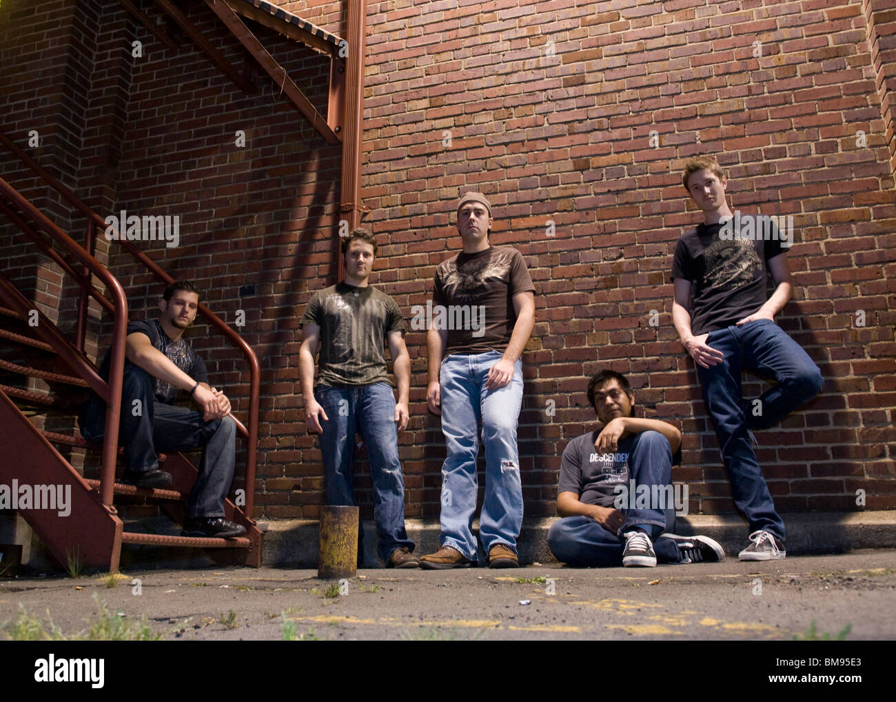 Rock band membri promo foto in vicolo - USA Foto Stock