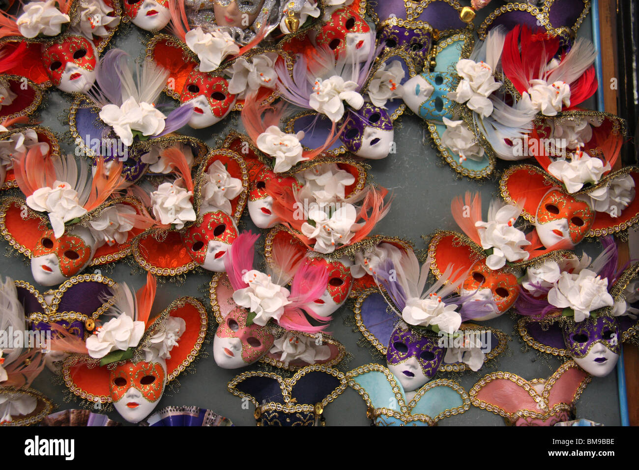 Maschere di Carnevale dispalyed per la vendita in un negozio,Venezia,l'Italia,l'Europa Foto Stock