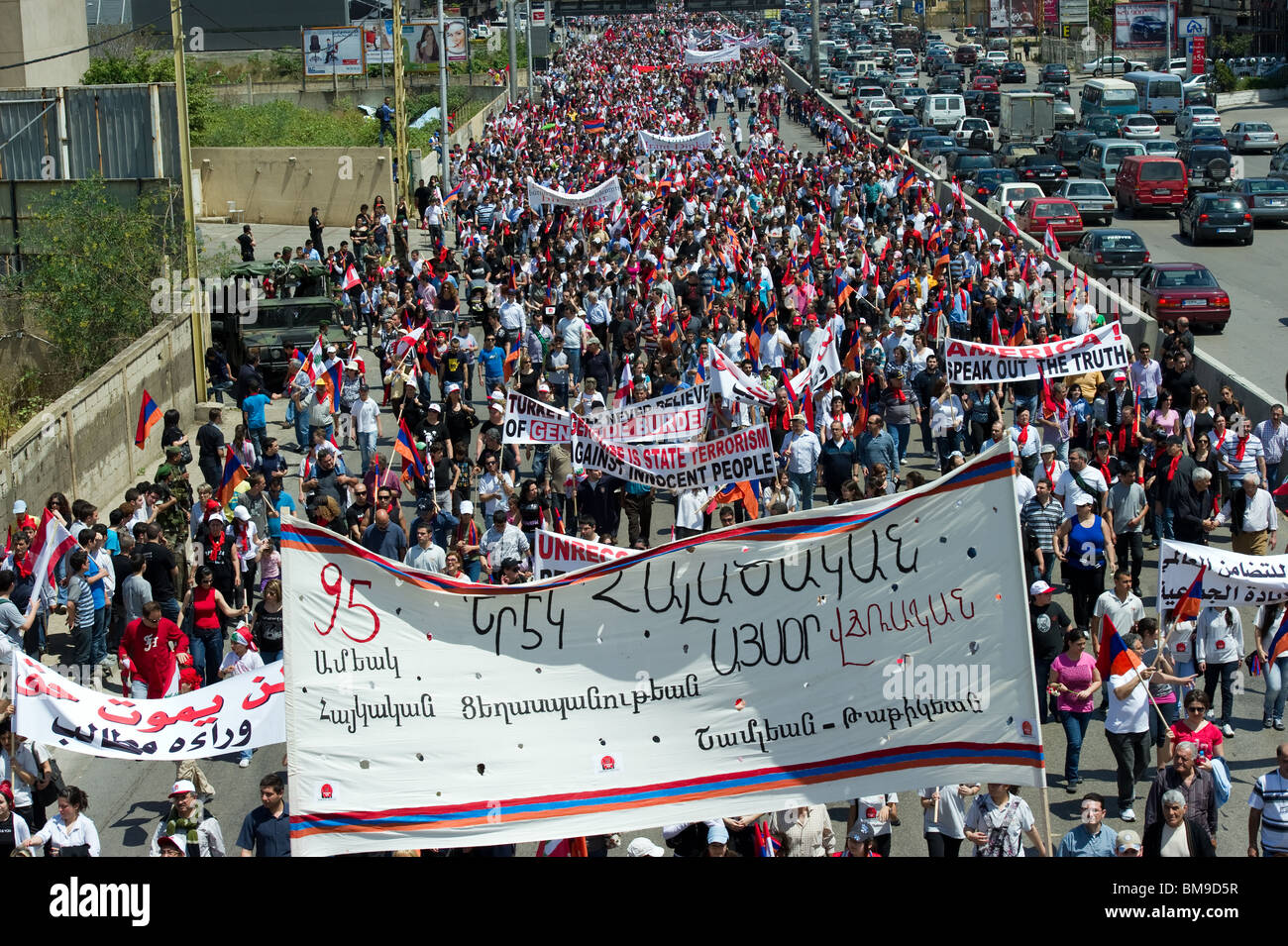 Il 24 aprile migliaia di persone per protestare contro il genocidio negazione Foto Stock