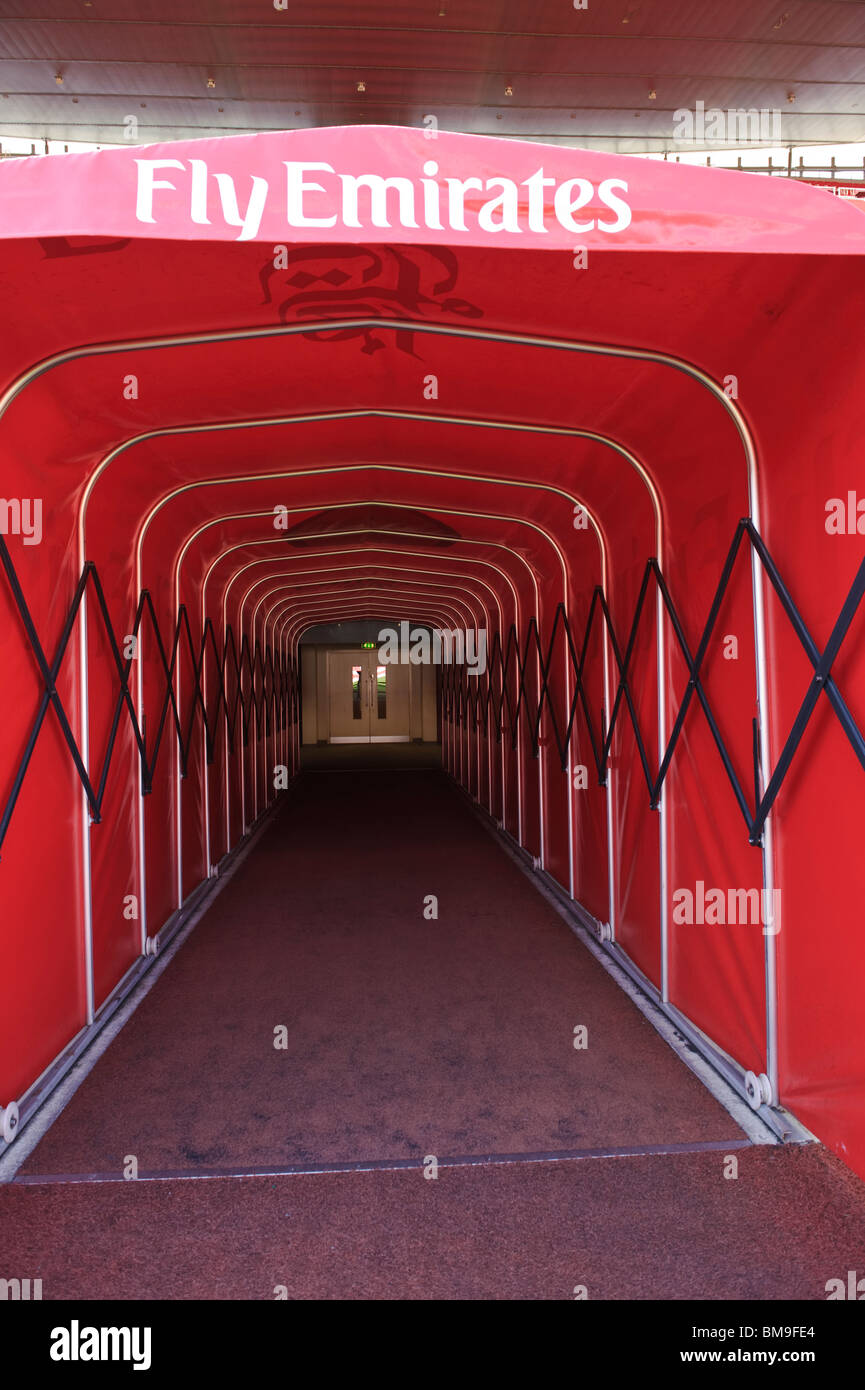 Lo stadio Emirates dell'Arsenal Football Club, il premier inglese Football Soccer League. I giocatori di tunnel Foto Stock