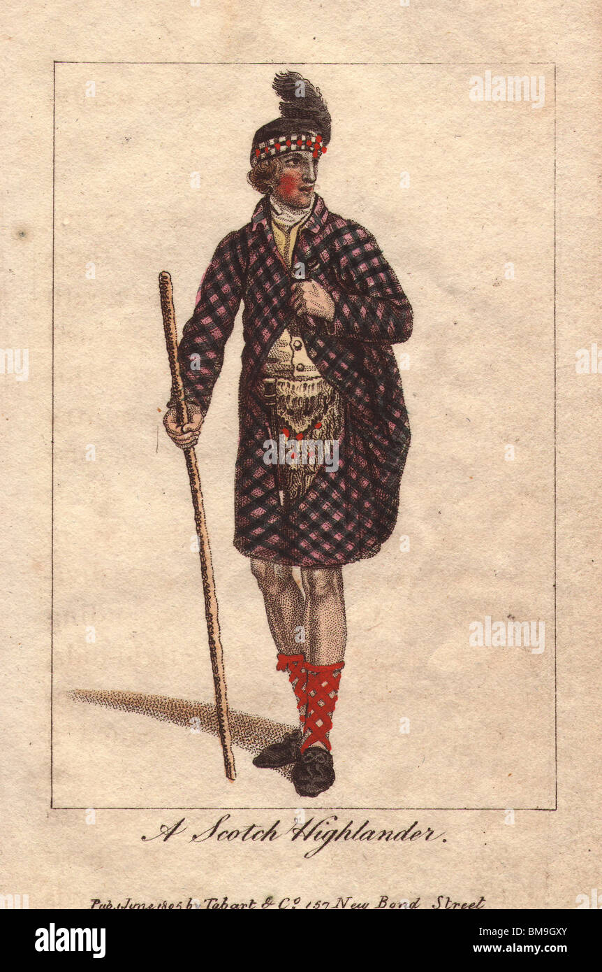 Un Scotch Highlander in tartan kilt, con sporran, cofano con piuma e lungo bastone. Foto Stock