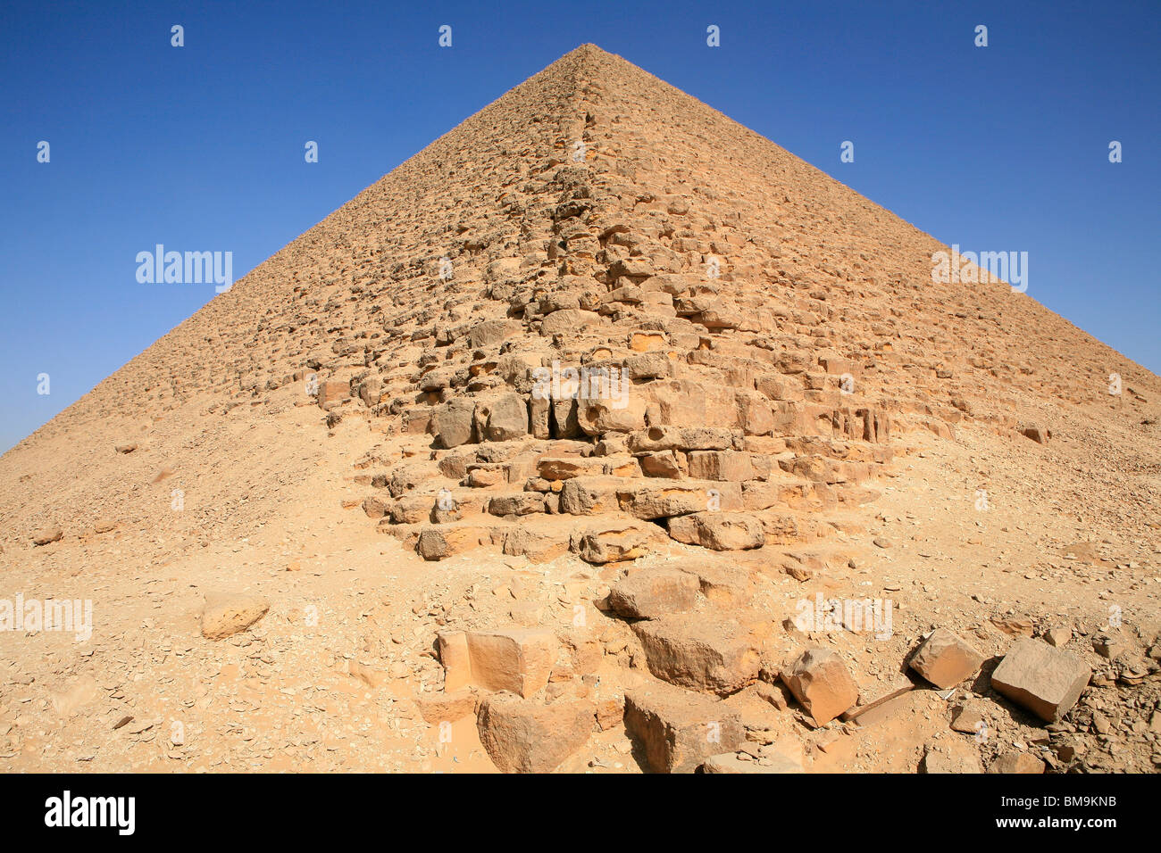 La Piramide Rossa (chiamato anche la piramide del Nord) del Faraone Sneferu (IV dinastia) a Dahshur, Egitto Foto Stock