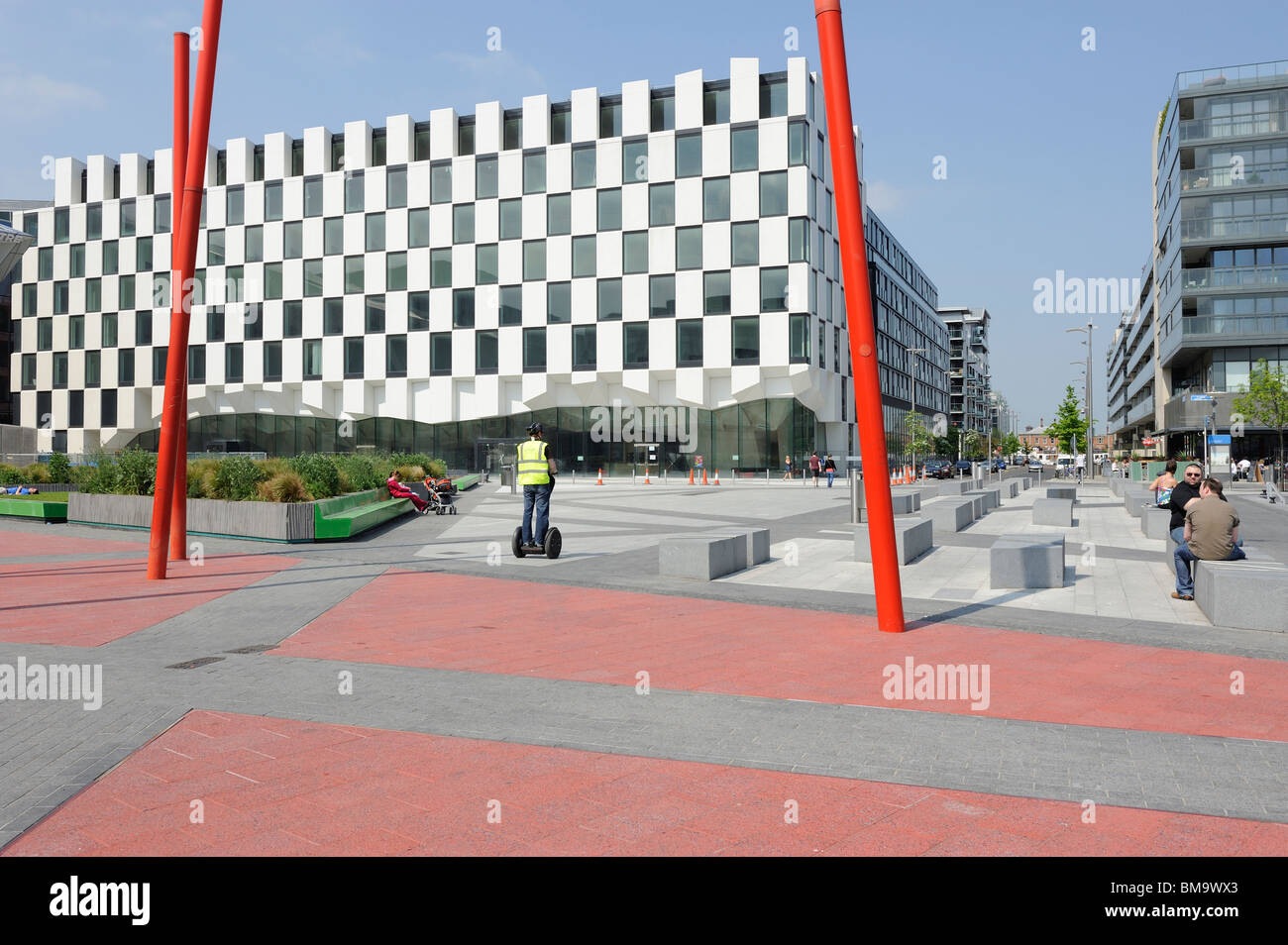 Il sangue edificio di pietra. Docklands. La città di Dublino. Repubblica di Irlanda Foto Stock