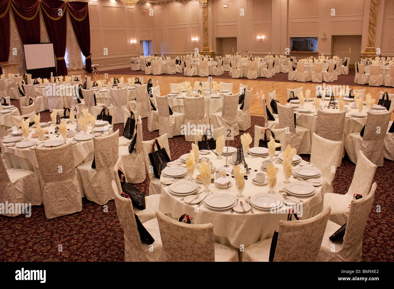 Tabella di svuotare la cena Foto Stock