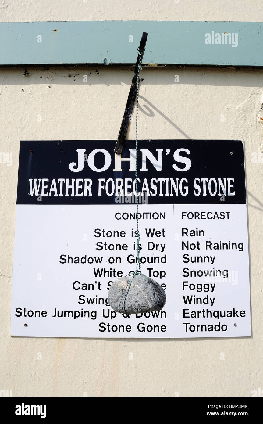 Un comico previsioni meteo stazione presso porthallow in cornwall, Regno Unito Foto Stock