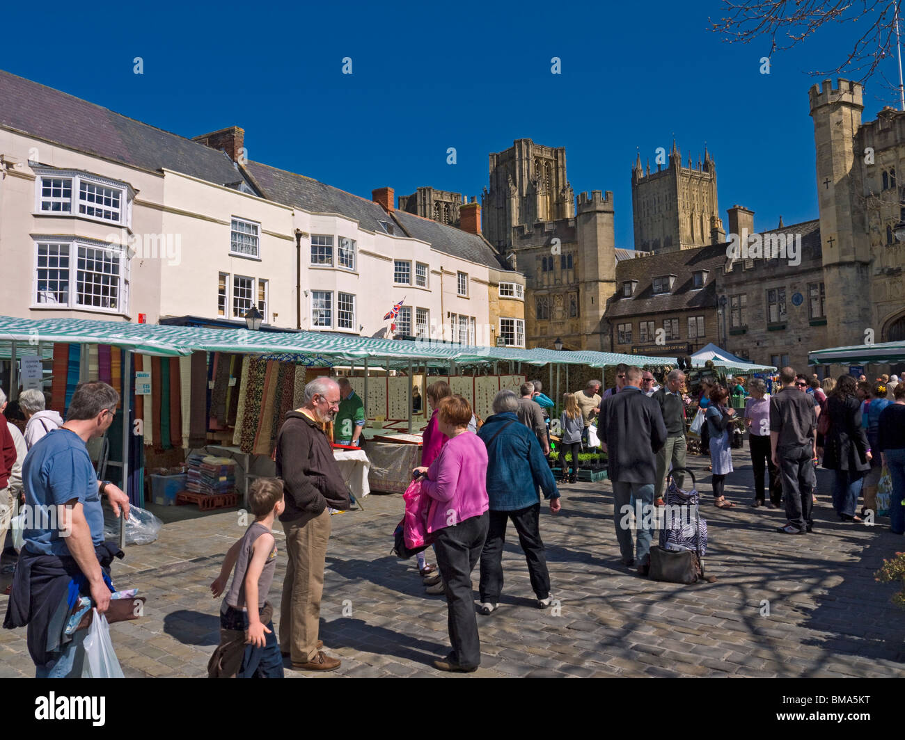 Pozzetti Piazza del Mercato, con il Duomo in background Foto Stock