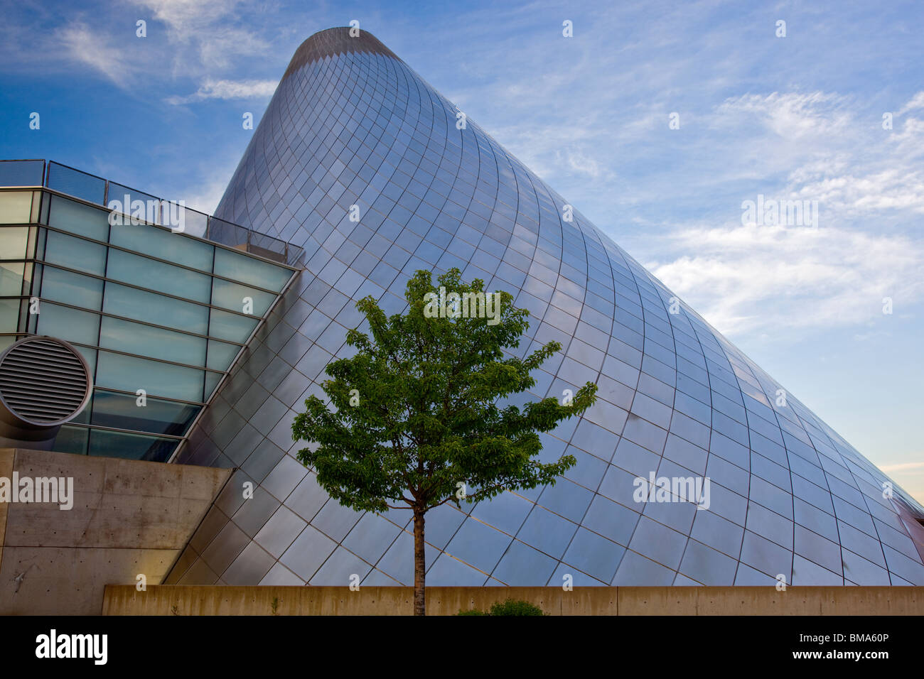 Tacoma, WA cono angolata del museo del vetro sulla Thea Foss per via navigabile, Tacoma's waterfront Foto Stock