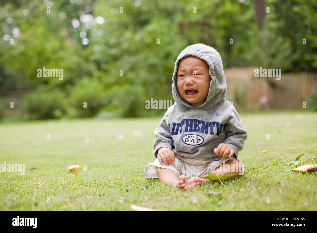 Il pianto Asian baby boy Foto Stock