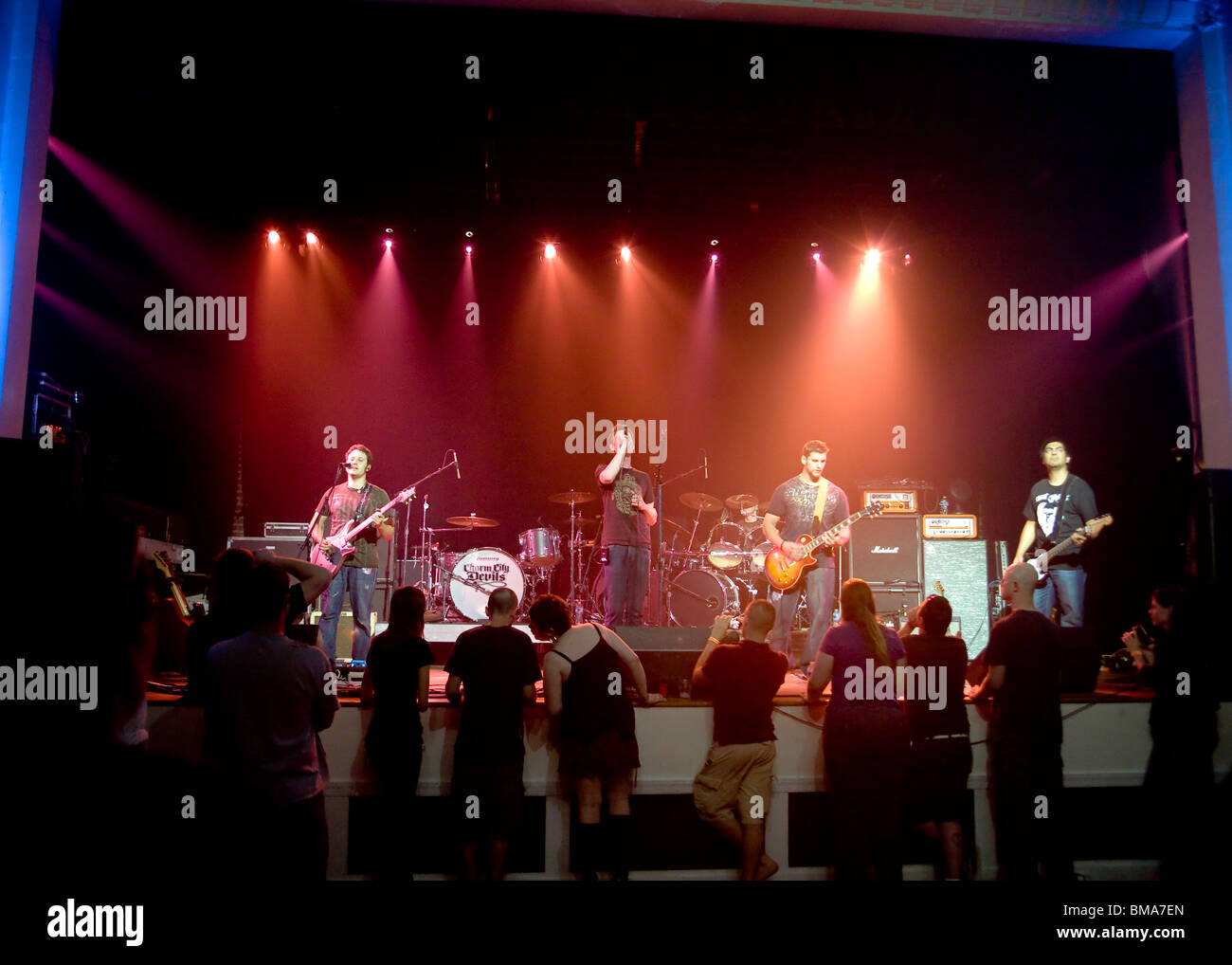 Rock band sul palco Foto Stock