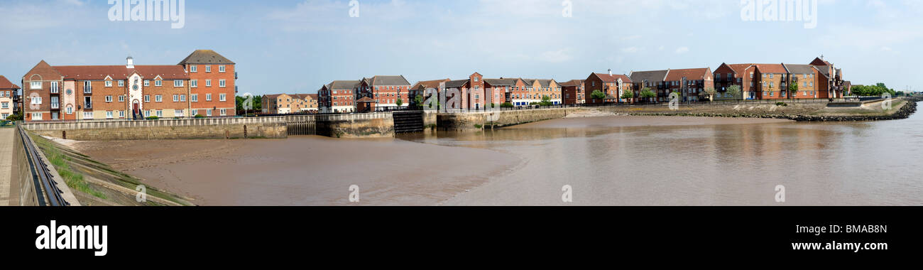 Sviluppo di nuove case sull'acqua anteriore, Kingston Upon Hull, Regno Unito Foto Stock