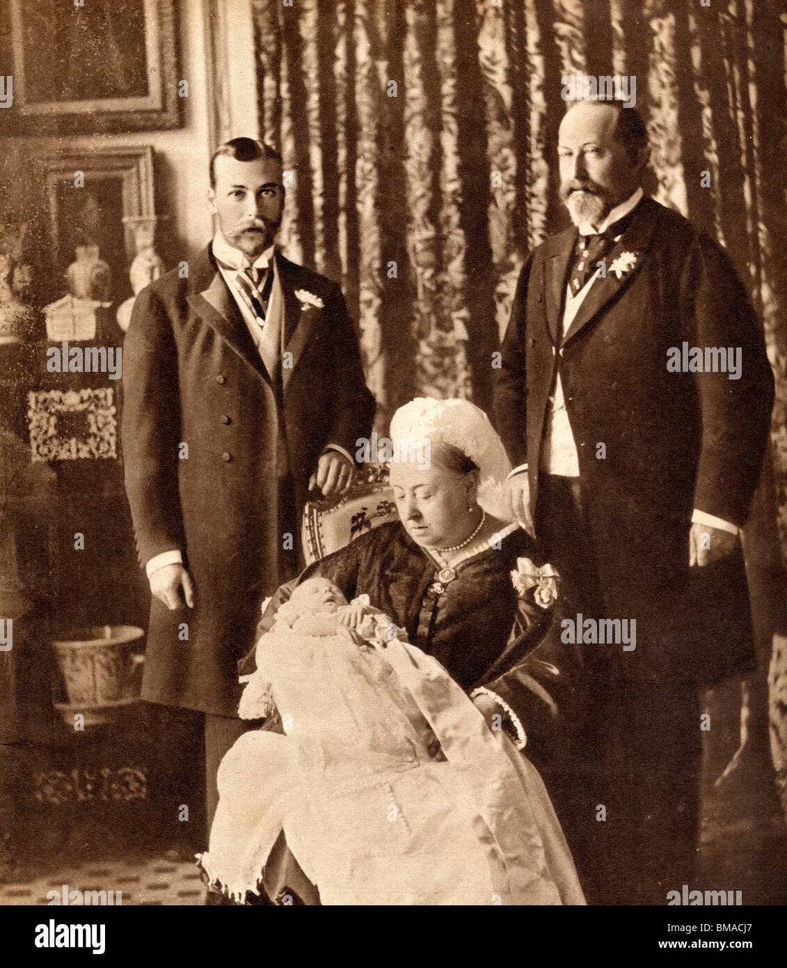 Quattro generazioni di famiglie reale inglese. Futuro Re Giorgio V, il re Edoardo VII, Queen Victoria, futuro Edoardo VIII Foto Stock