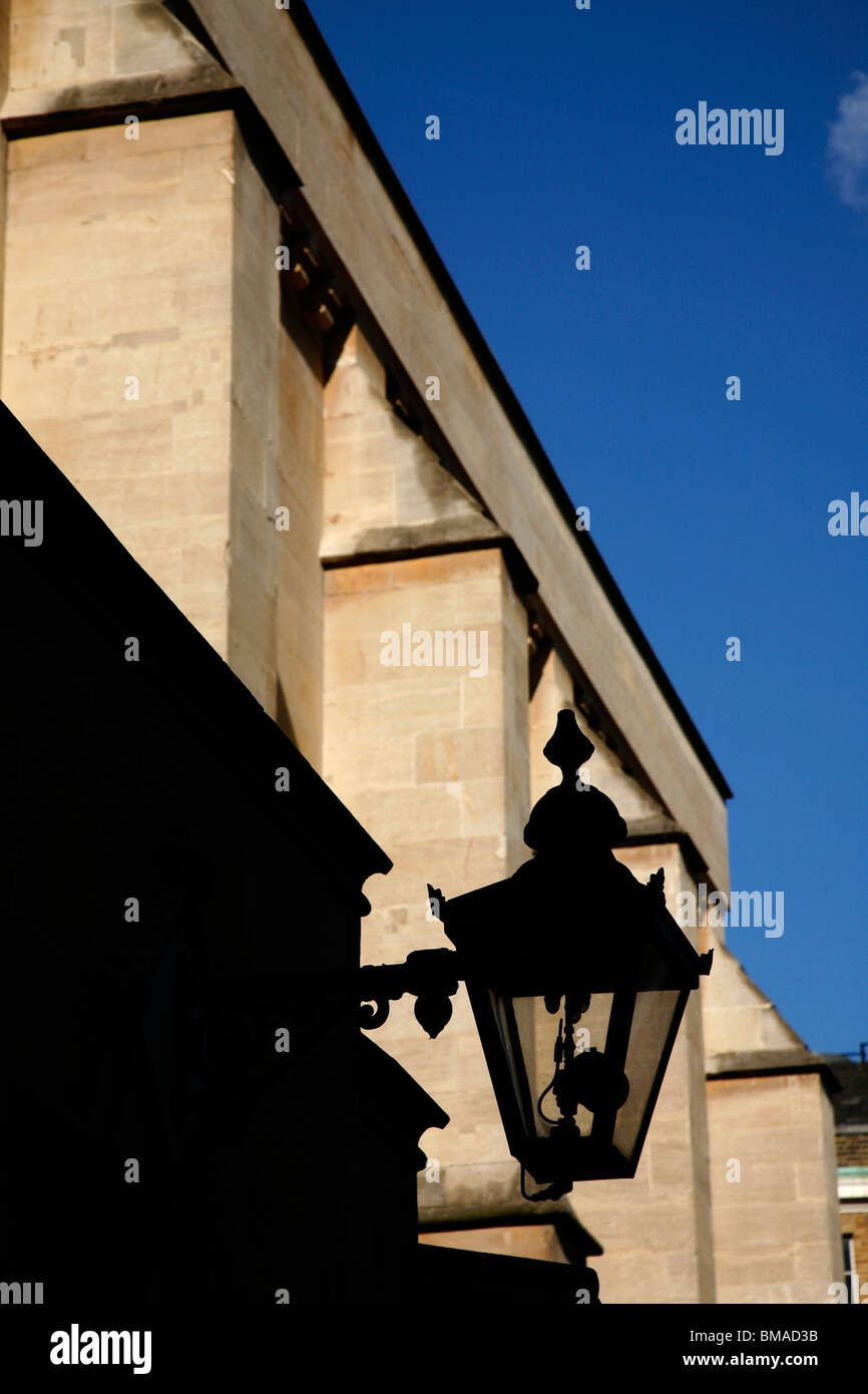 Gaslight davanti il tempio di Chiesa, tempio interno, Locande di corte, London, Regno Unito Foto Stock