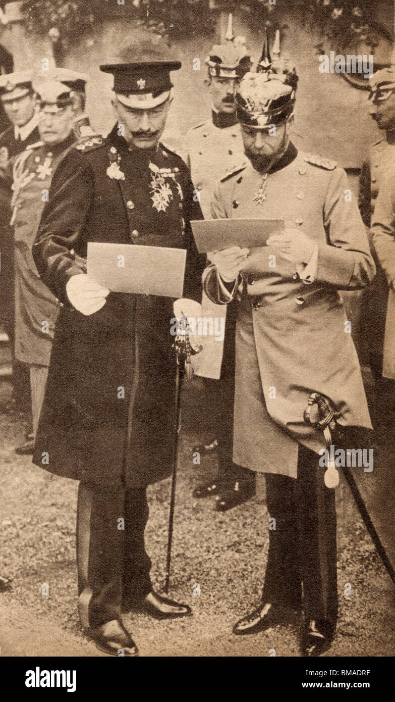 Re Giorgio V e Kaiser Wilhelm II discutendo di ordini di operazione in Germania nel 1913. Foto Stock