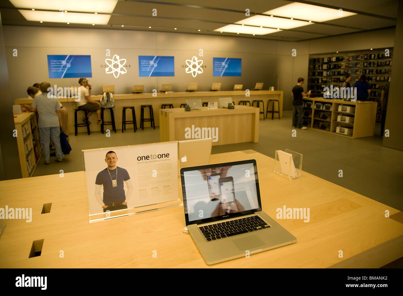 Computer Apple Macintosh shop, Southgate shopping centre, vasca da bagno Foto Stock