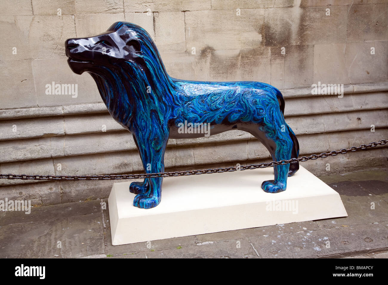 Lion statua arte pubblica, orgoglio nel nostro progetto di città, vasca da bagno Foto Stock