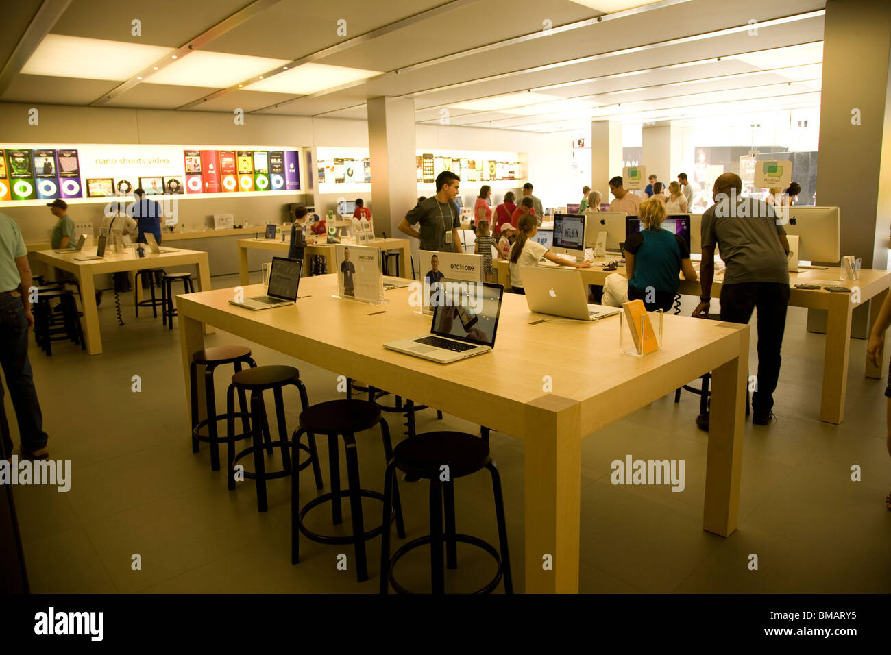 Computer Apple Macintosh shop, Southgate shopping centre, vasca da bagno Foto Stock