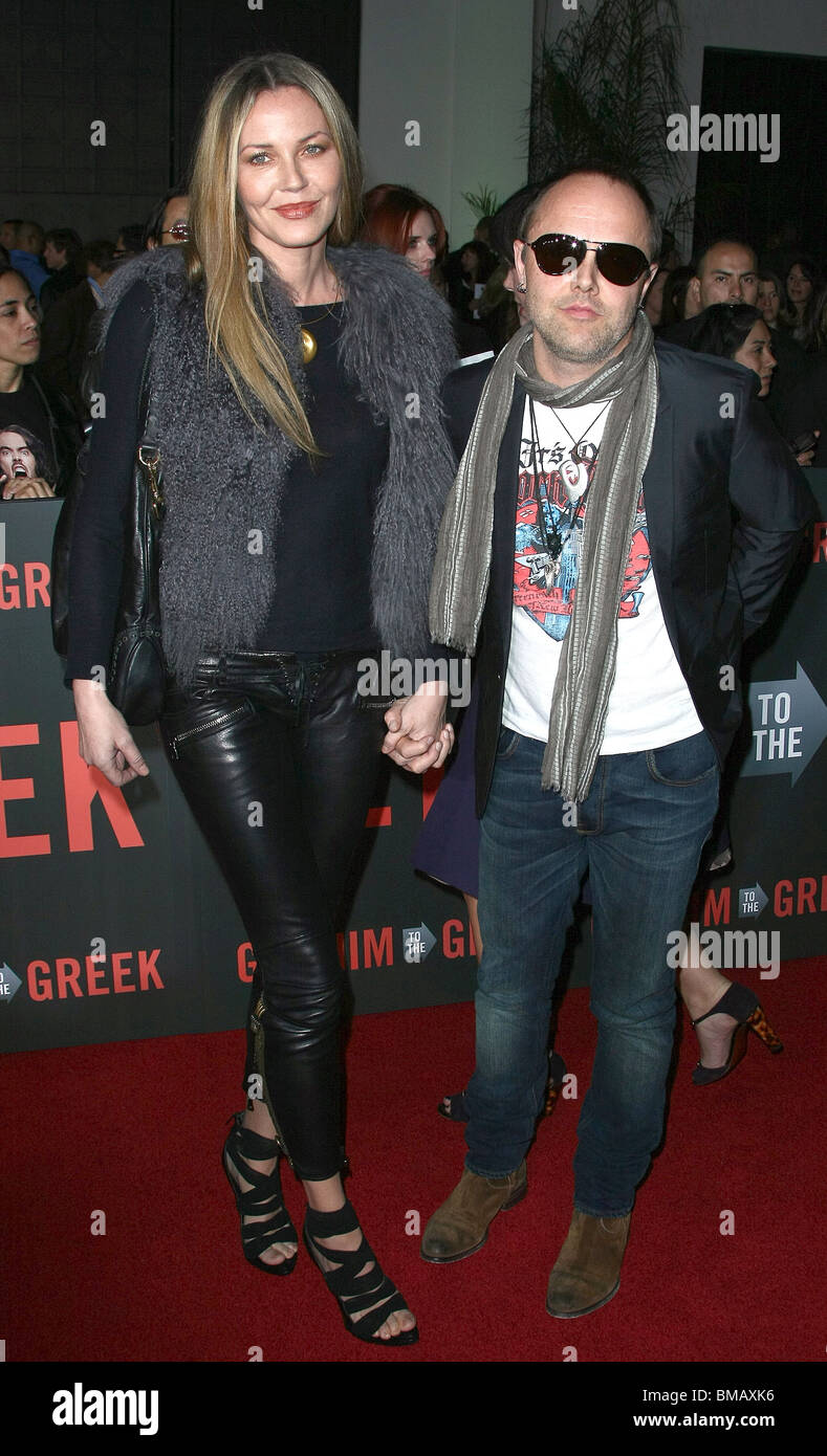 CONNIE NIELSEN LARS ULRICH GET LUI AL MONDO GRECO PREMIERE LOS ANGELES CA 25 Maggio 2010 Foto Stock