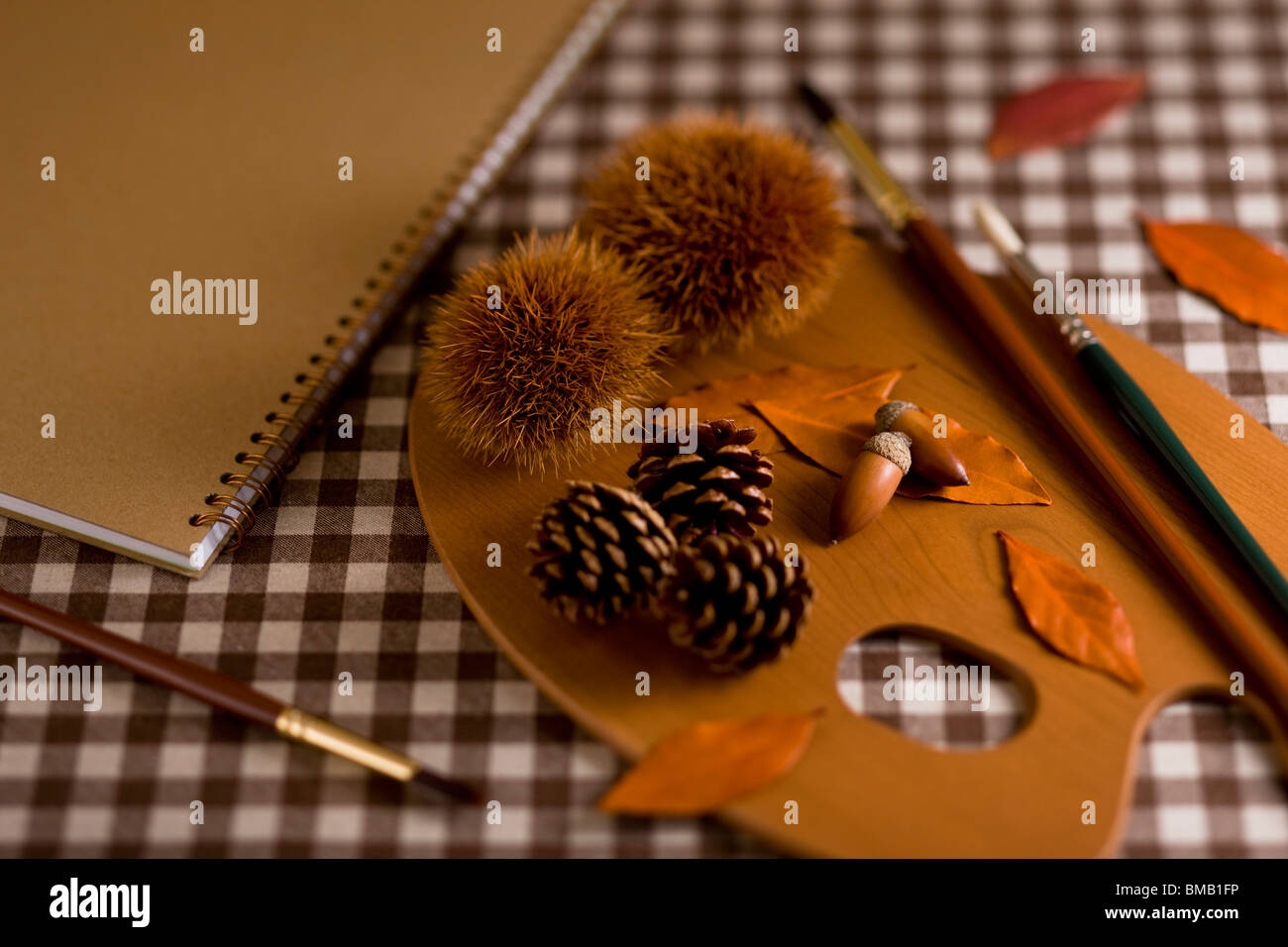 Taccuino e la tavolozza dei colori Foto Stock