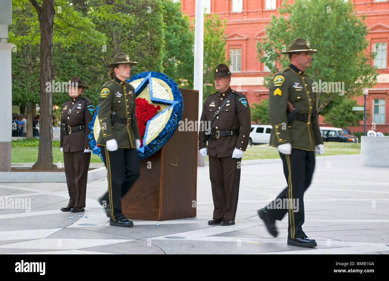 Cerimonia del cambio della guardia dalle autorità nazionali incaricate dell'applicazione della legge Memorial, Washington DC. Foto Stock