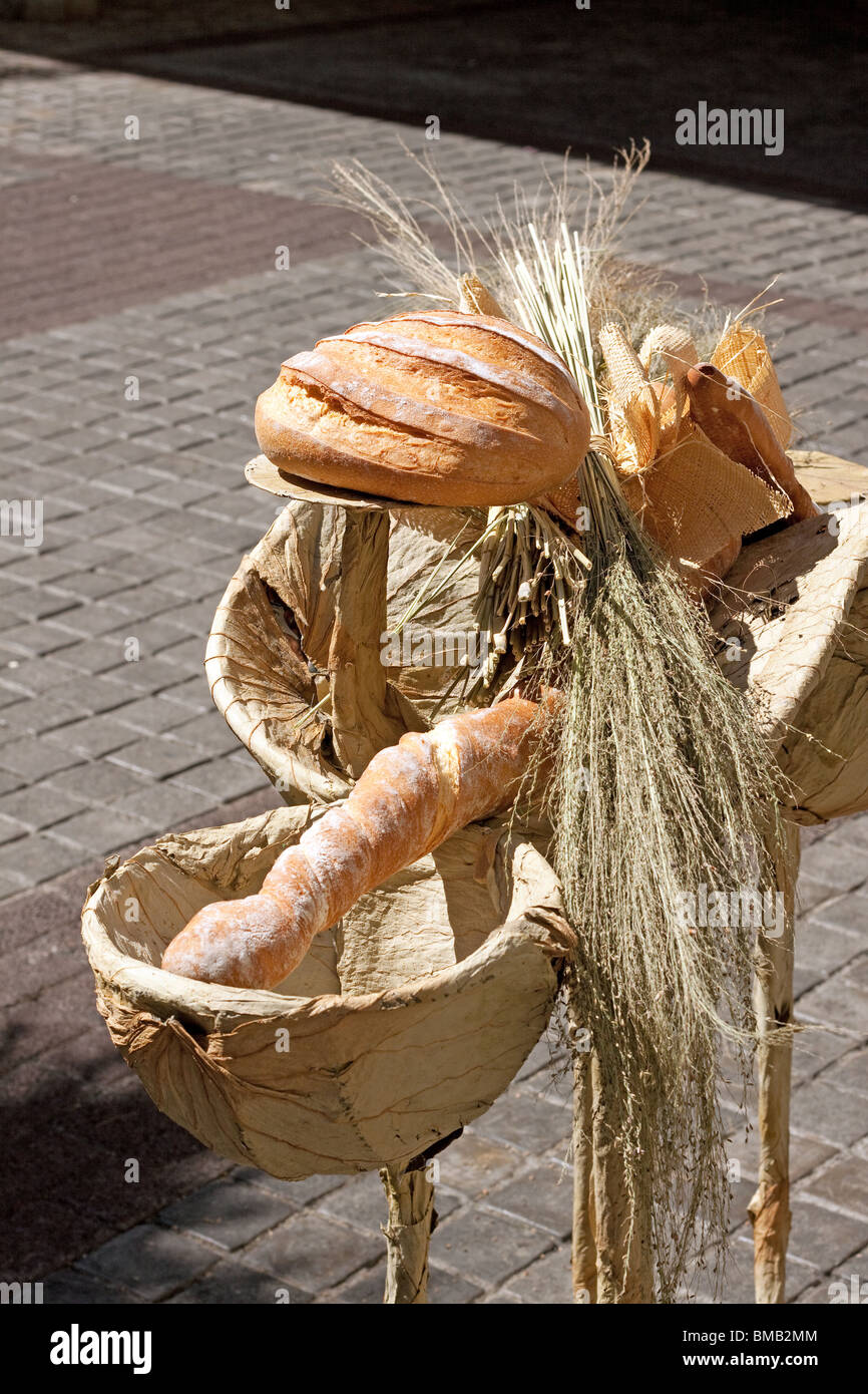 Il francese pane rotondo e baguette di pane durante la festa a Port-Louis,Maurizio Foto Stock