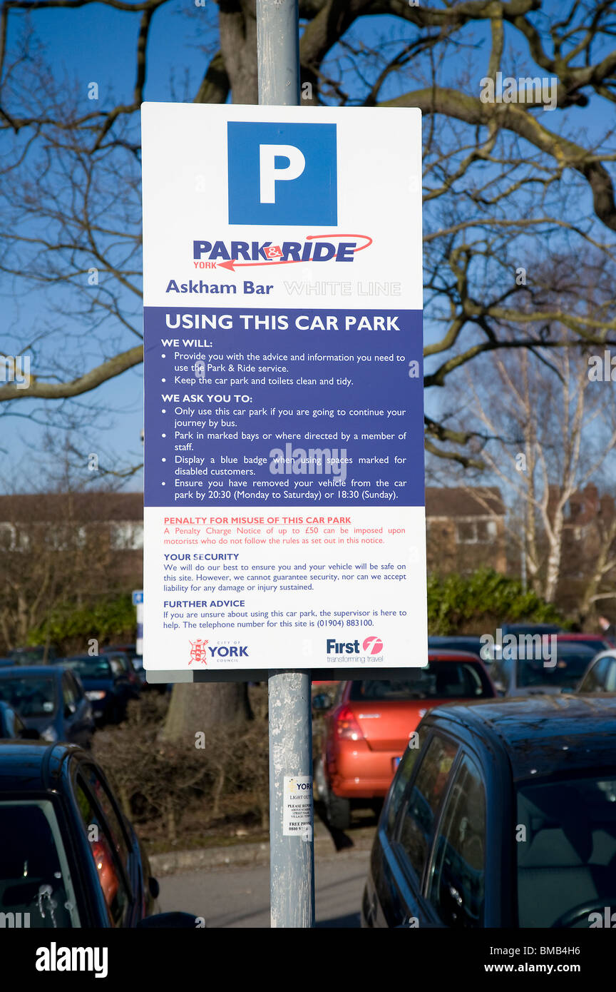 Il park and ride accedi Askham Bar parcheggio auto, centro di York, Inghilterra Foto Stock