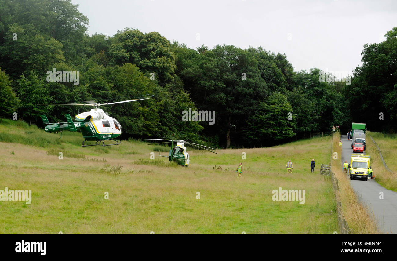 GNAA Grande Nord Air Ambulance frequentare un grave traffico stradale collisione sulla A69 Foto Stock