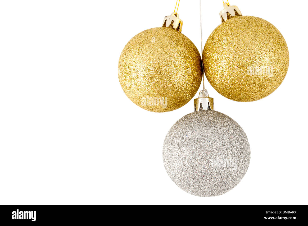 Tre palle di Natale, due d'oro, una d'argento Foto Stock