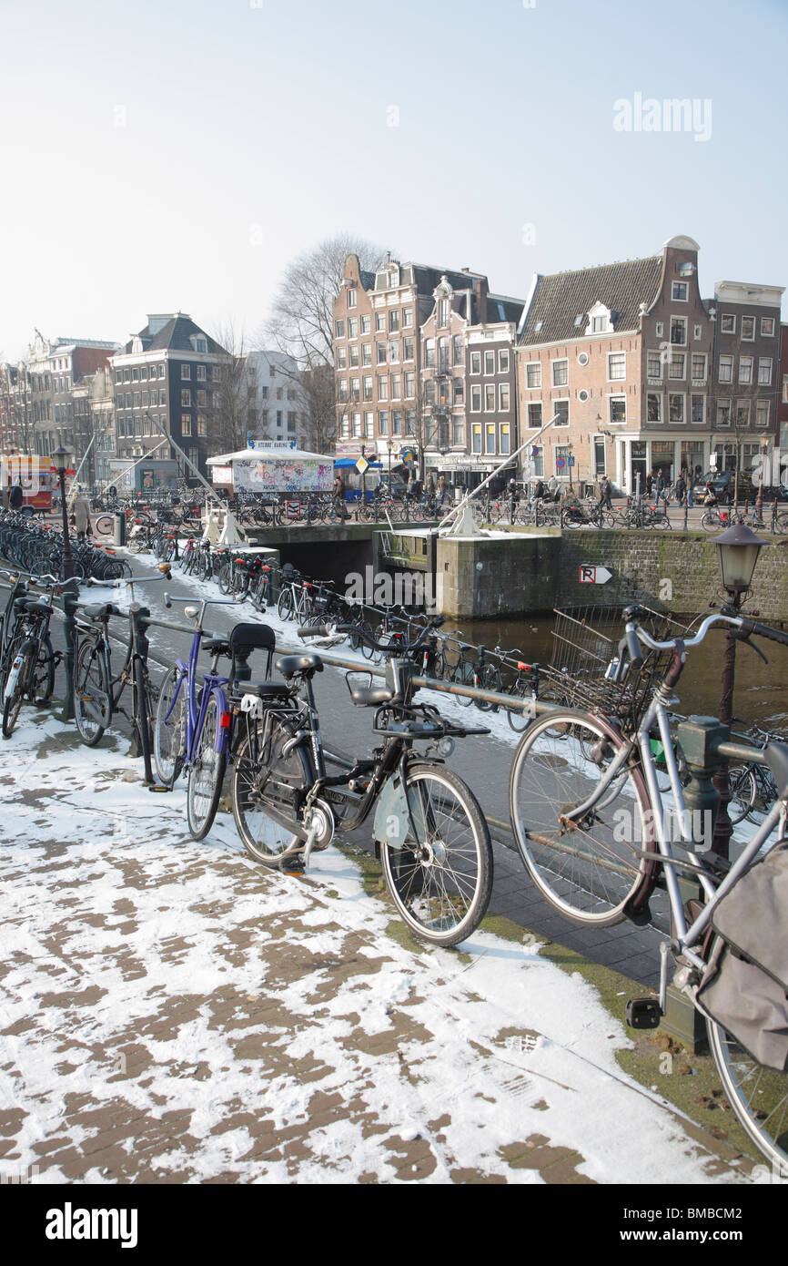 Il parcheggio per le bici, Amsterdam, Paesi Bassi Foto Stock