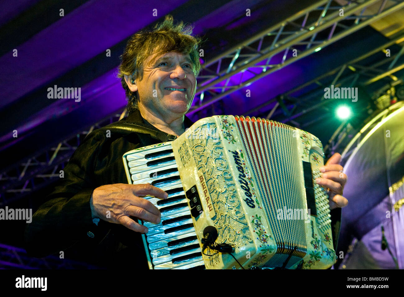 Beppe Carletti, fondatore del gruppo e pianoforte, i nomadi in concerto a Crescentino, provincia di Vercelli, Italia, 28.05.2010 Foto Stock