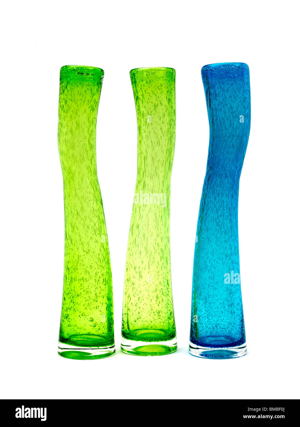 Il blu e il verde vasi da vetro riciclato Foto Stock