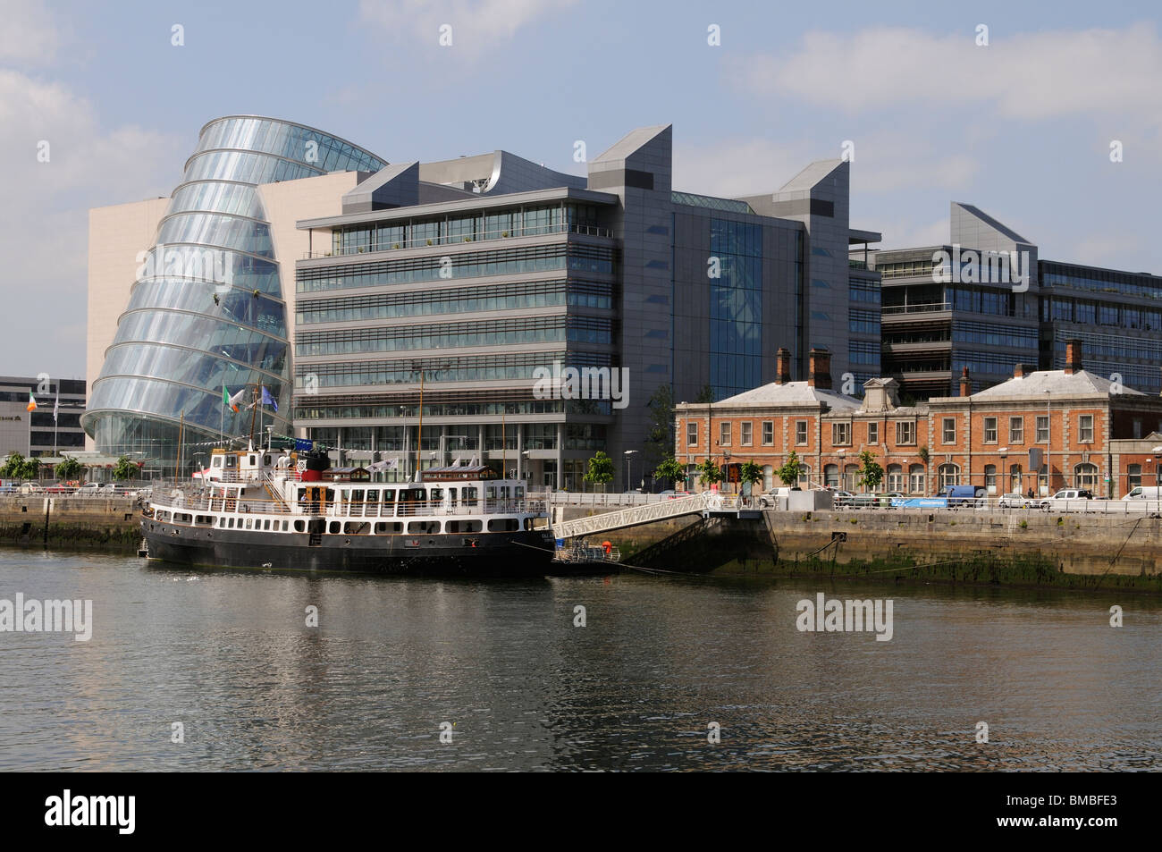 Il centro di convenzione di Dublino in Irlanda e PricewaterHouseCooper edificio sulla Spencer Dock in Dublin Docklands di zona Foto Stock