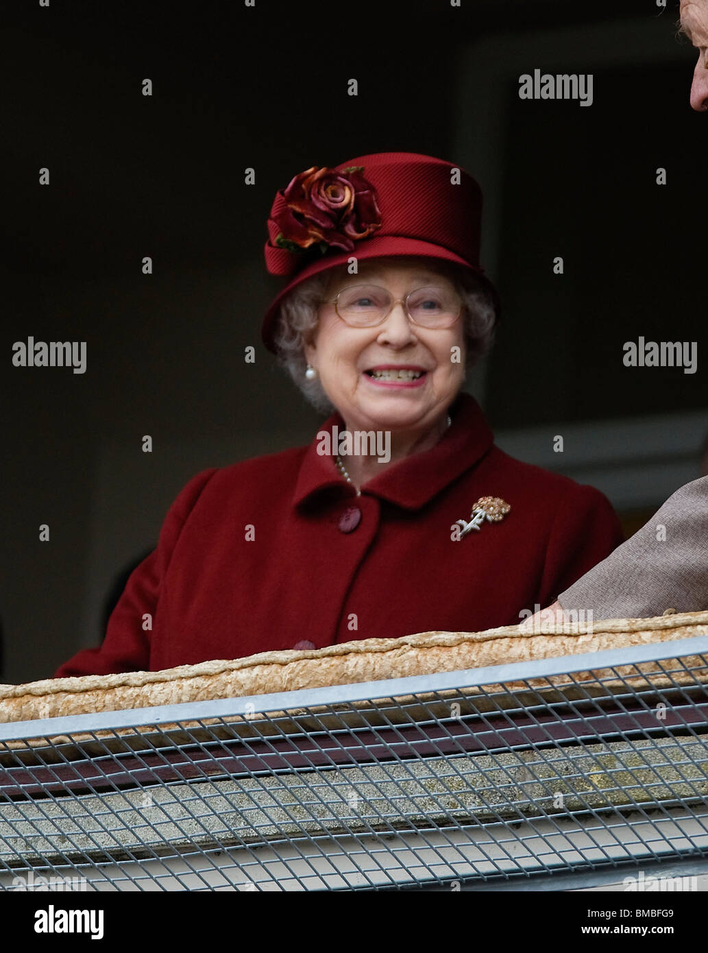 La Gran Bretagna è la Regina Elisabetta II al festival di Cheltenham 2009 Foto Stock
