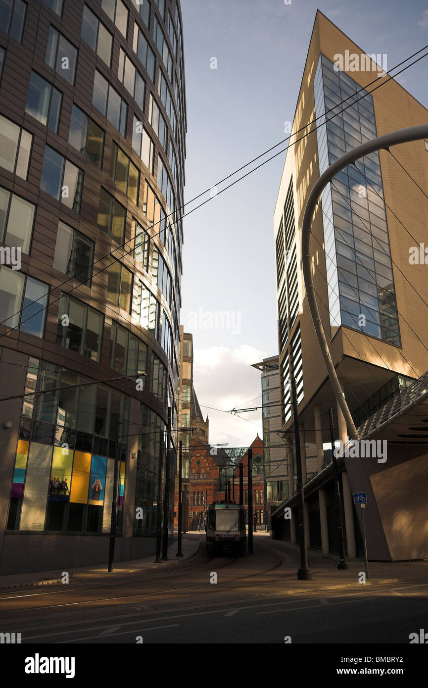 Passerella su London Road a Piccadilly Station, luogo di Piccadilly, Manchester, Regno Unito Foto Stock