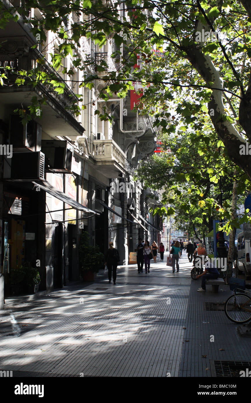 Marciapiede di Avenida de Mayo Foto Stock