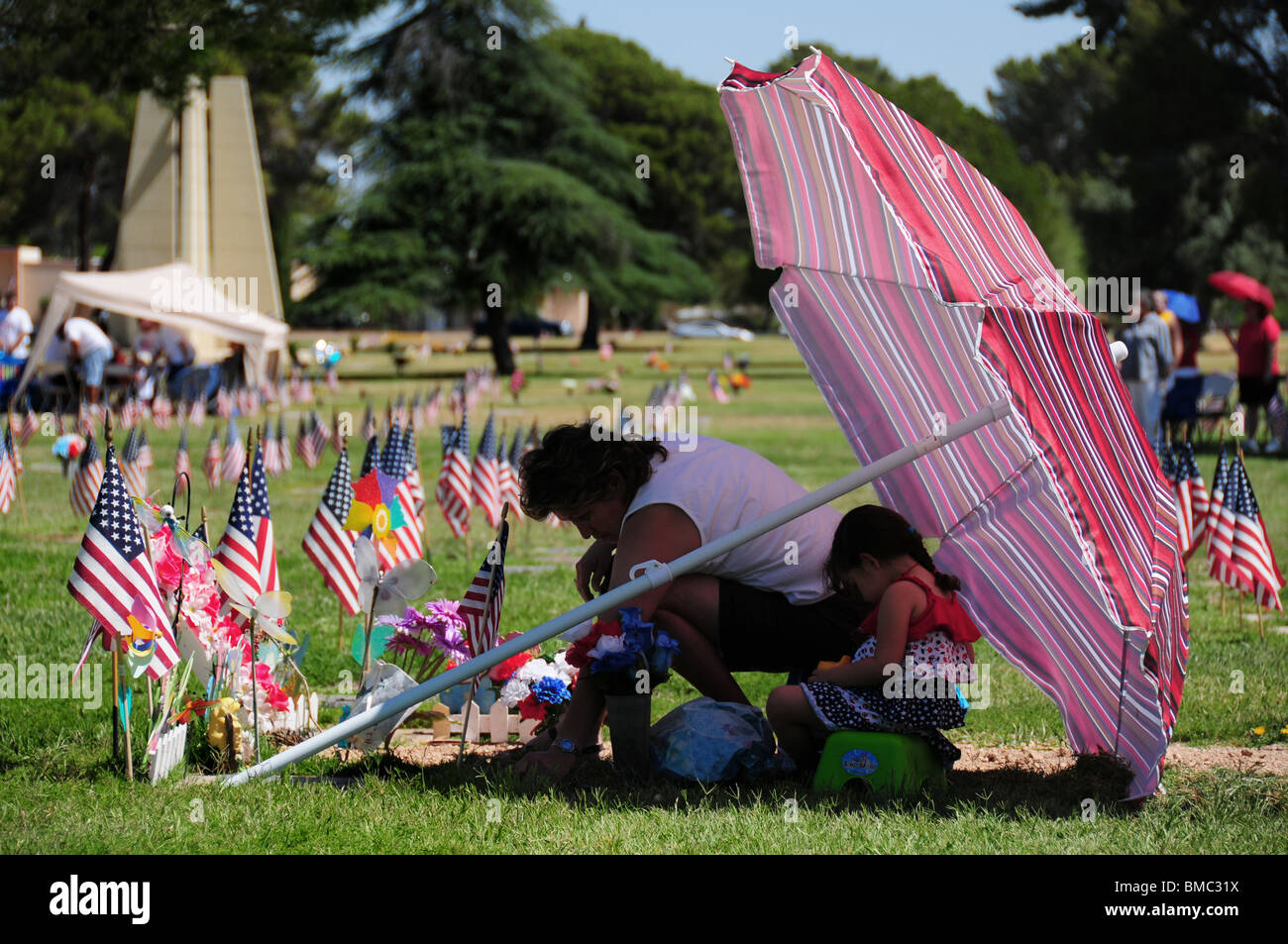 Veterani militari scomparsi sono stati onorati presso il Memorial Day Servizi a South Lawn cimitero, Tucson, Arizona, Stati Uniti. Foto Stock