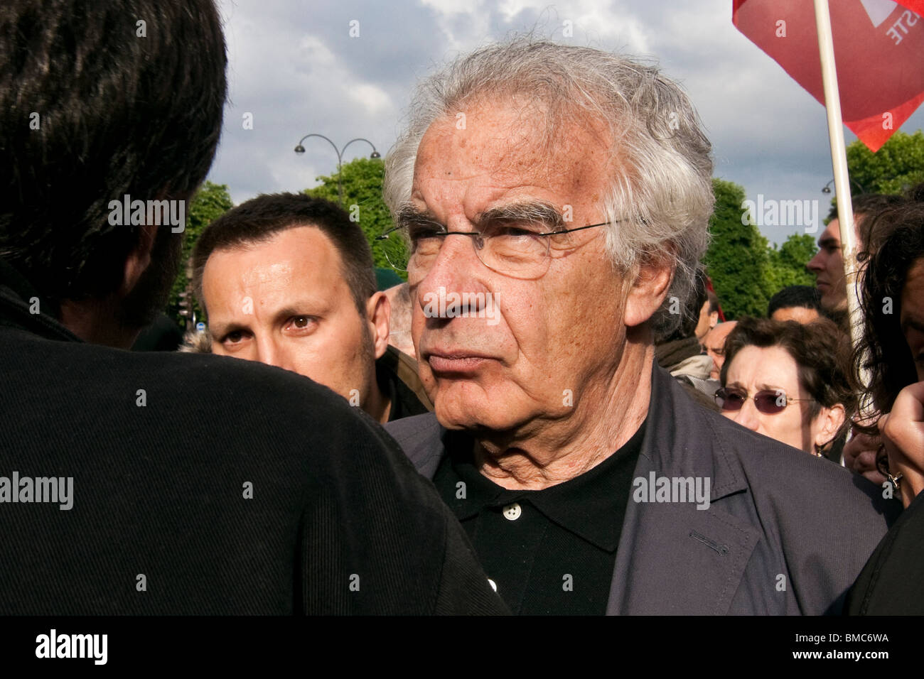 Alain Krivine ha aderito alla manifestazione a Parigi per protestare contro Israele il commando mortale raid su una flottiglia voce alla striscia di Gaza. Foto Stock