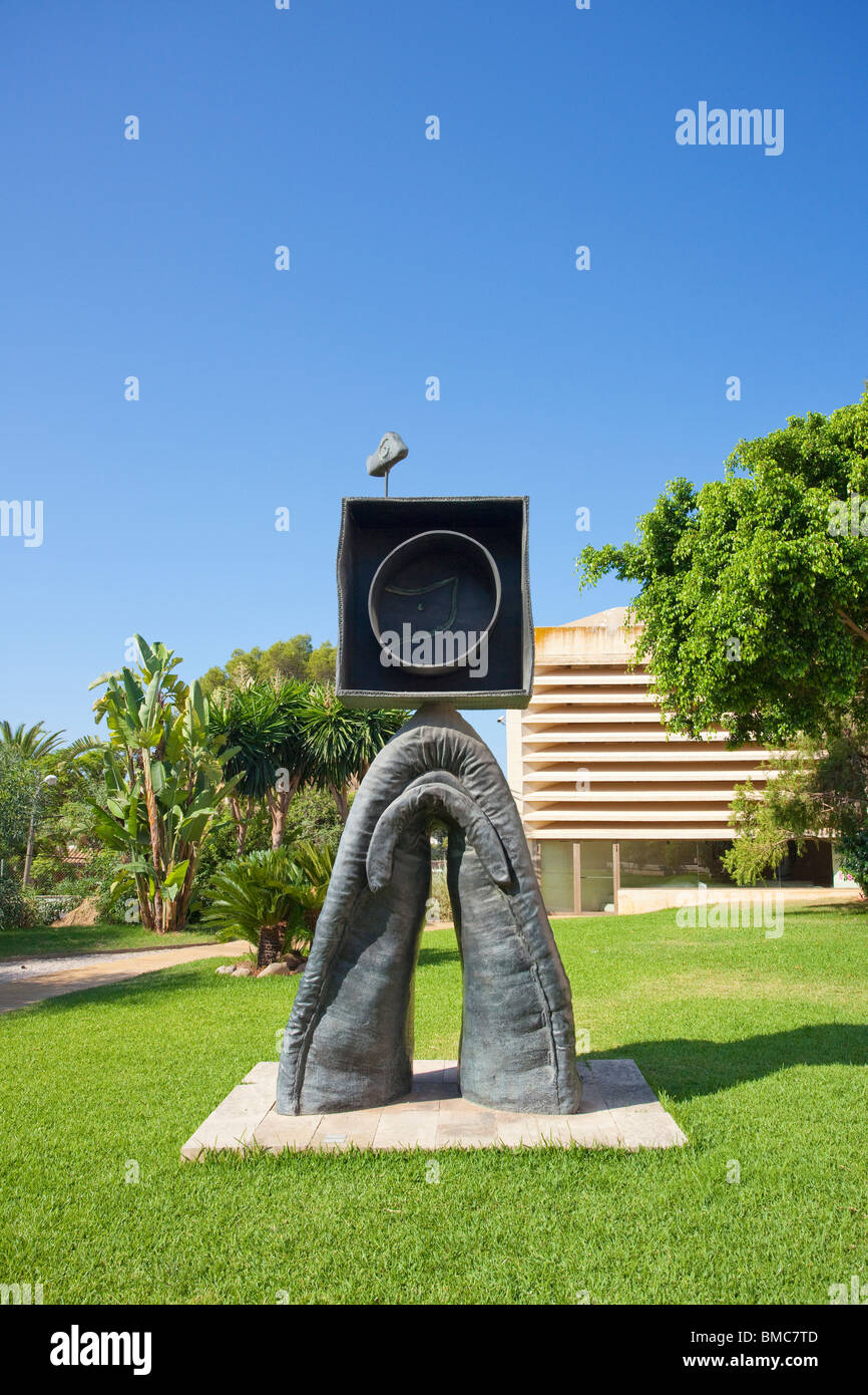 Personnage Gothique Oiseau eclair scultura 1976 nel giardino alla Fundacio Pilar i Joan Miro Foundation Cala Major Maiorca Maiorca Foto Stock