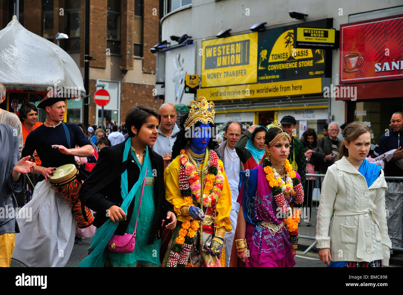 Luton Carnevale 2010 Hare Krishna Processione Foto Stock