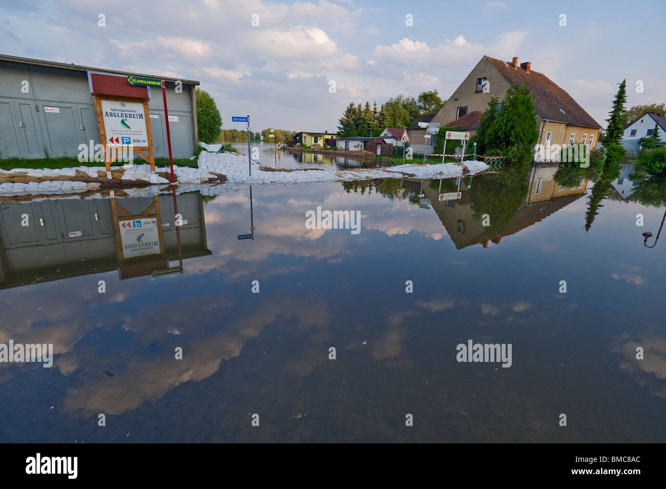 Strade allagate in Lebus, Oder fiume alluvione in 2010, Brandeburgo, Germania, Europa Foto Stock