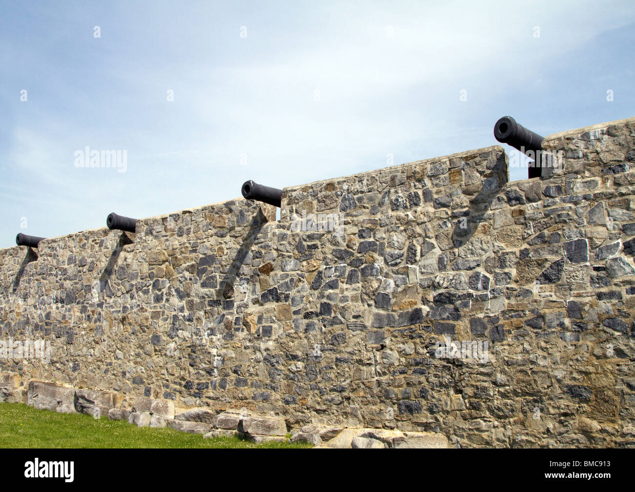 Il cannone sulle pareti del Fort Ticonderoga New York. Foto Stock