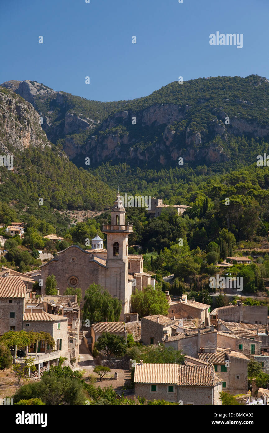 San Bartolome duecentesca chiesa di Valldemossa città in estate Maiorca Mallorca Spagna Europa UE Foto Stock