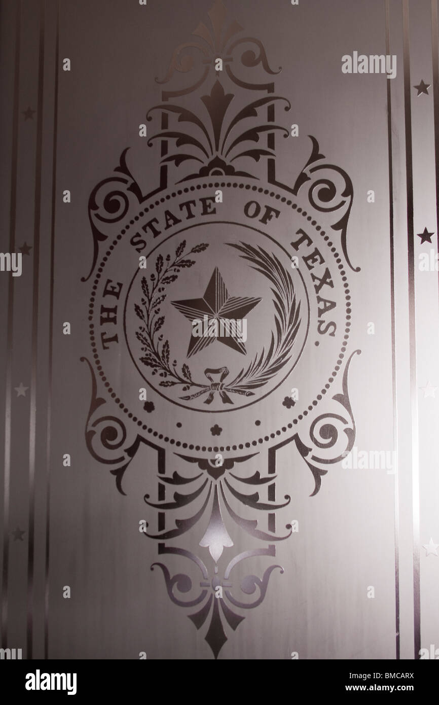 Stato del Texas sigillo inciso nel vetro smerigliato porta della Corte suprema in Texas State Capitol Building di Austin Foto Stock