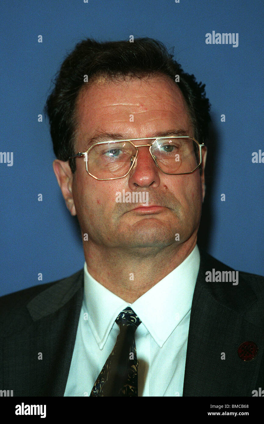 KLAUS KINKEL MINISTRO DEGLI AFFARI ESTERI DELLA REPUBBLICA FEDERALE DI GERMANIA IL 13 LUGLIO 1998 Foto Stock