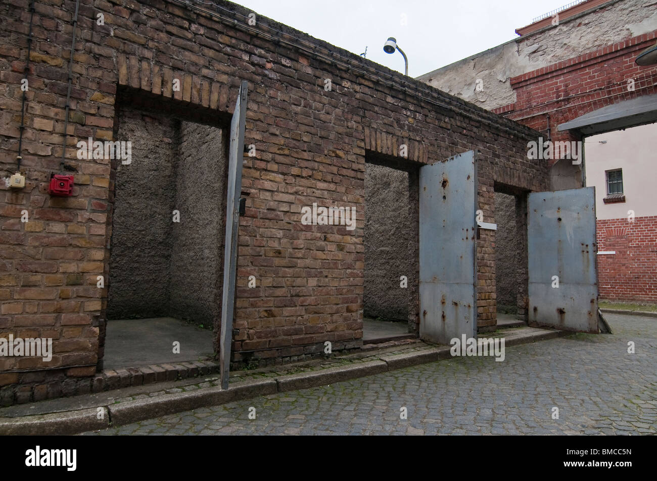 Courtygard, ex prigione di stato servizio di sicurezza della RDT, Potsdam, Brandenburg Foto Stock