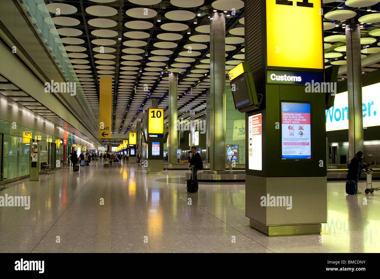 Il Reclamo Bagagli Hall - Terminal 5 - Aeroporto di Heathrow - Londra Foto Stock