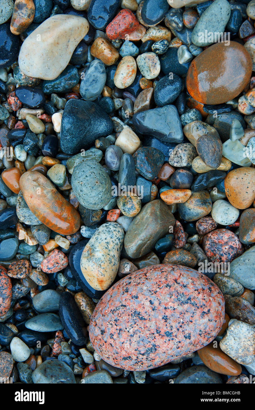 Ciottoli colorati fotografata dopo il tramonto a poco Hunter Beach, Parco Nazionale di Acadia, Maine Foto Stock