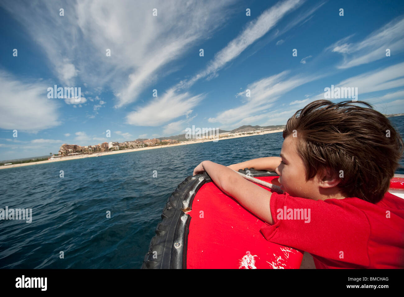 Ragazzo sulla barca, Baja, Messico Foto Stock