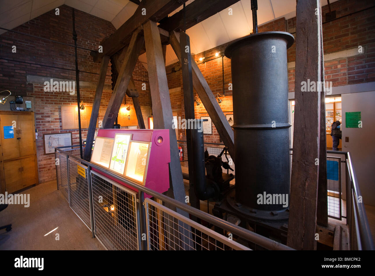 Regno Unito, Inghilterra, Devon, Dartmouth, centro città, Newcomen motore a vapore nel Centro di Informazioni Turistiche Foto Stock